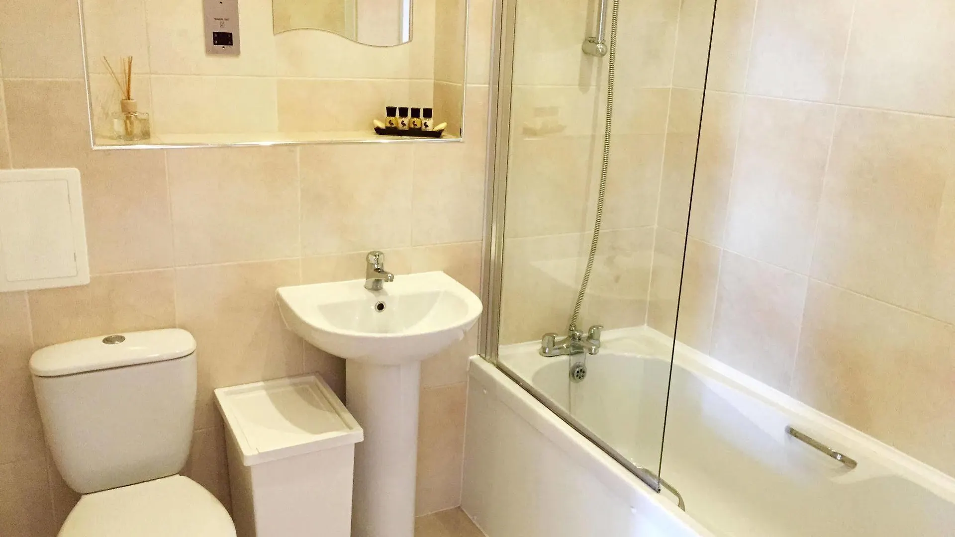 Belvedere Olympic One Eighty Apartment London  Ilford